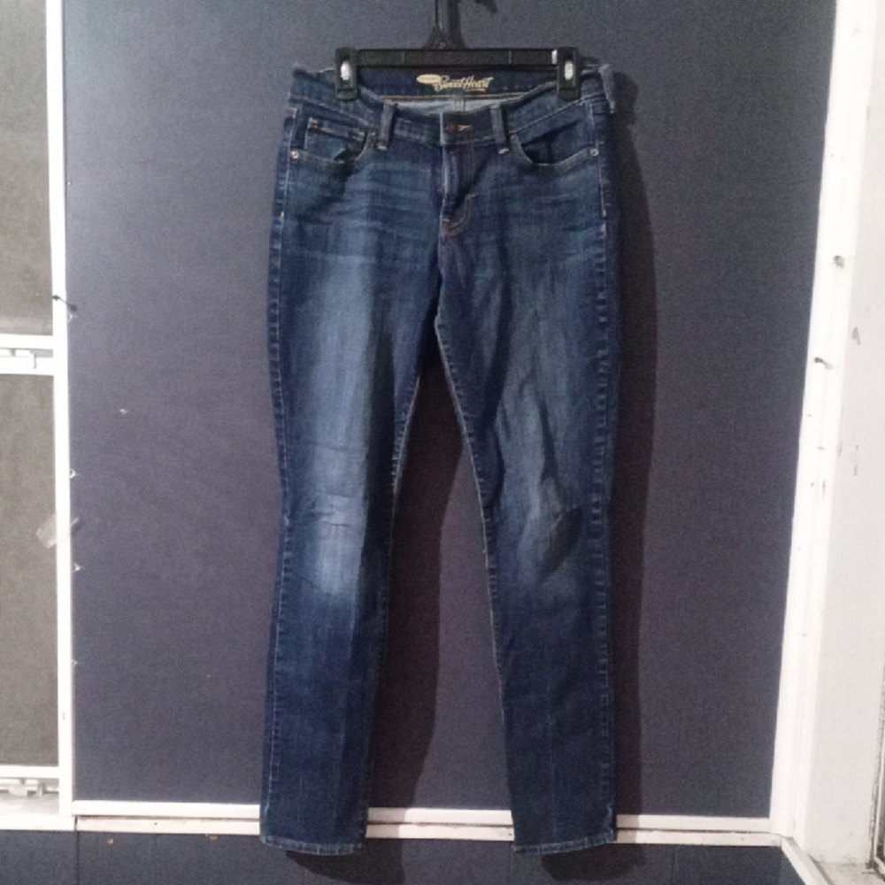 Old Navy Sweetheart distressed straight Jeans Size 6